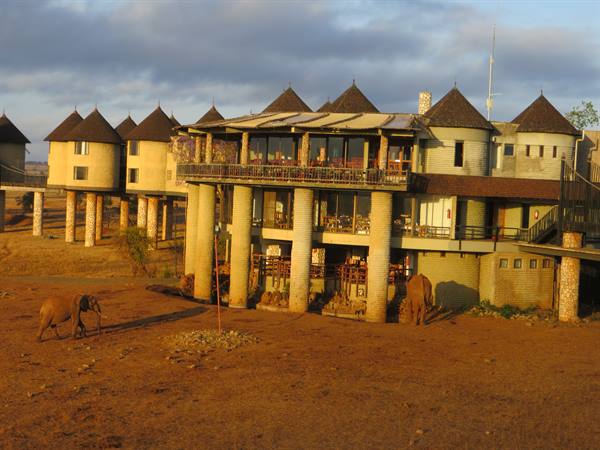 SAROVA SALT LICK GAME LODGE - PARCO TSAVO EST riserva Taita Hills