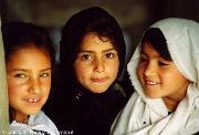 bimbe in una delle scuole appena riaperte a Kabul