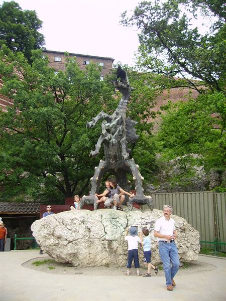 Il drago del Castello all'uscita della grotta - Cracovia