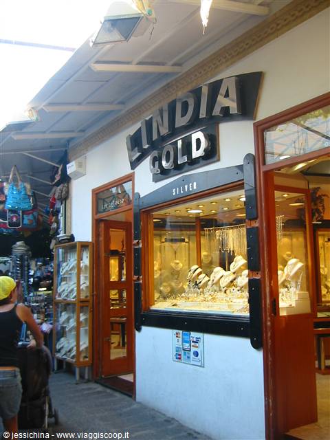 negozio d oro a lindos