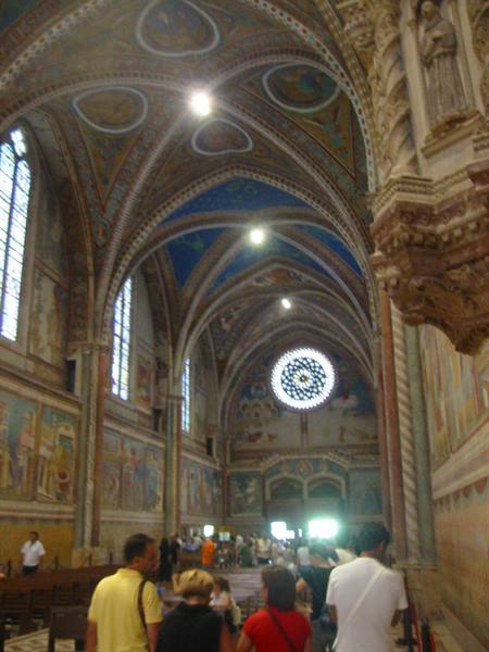 interno della basilica superiore