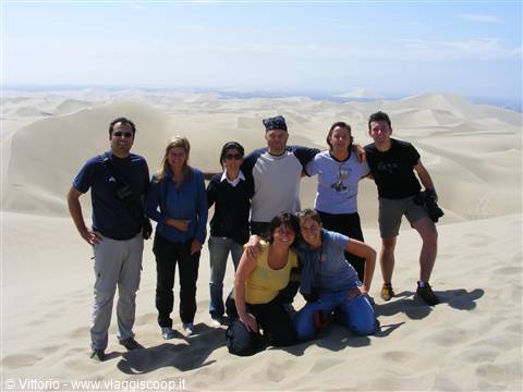 Il gruppo sulle dune di Huacachina