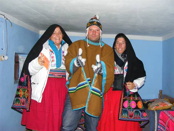 con i vestiti tipici