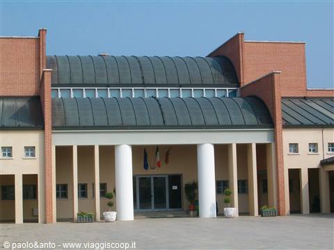 l'ingresso del municipio