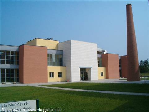la biblioteca e la ciminiera