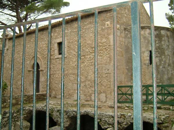 Chiesa San Nicolò dei cordari, all'interno del Teatro greco