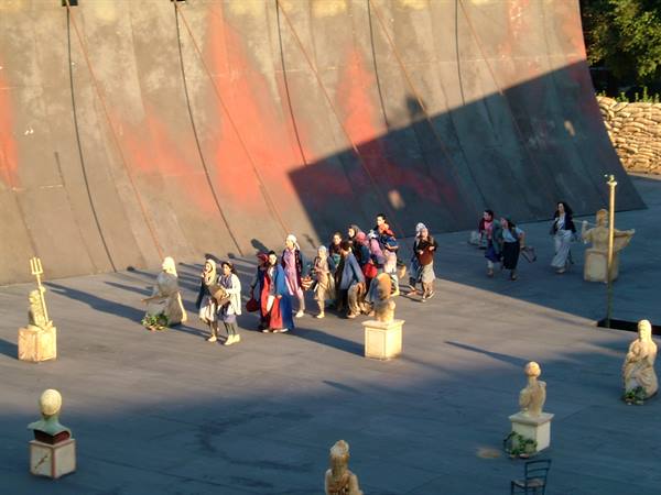 Rappresentazione della tragedia "Sette contro Tebe" nel teatro greco