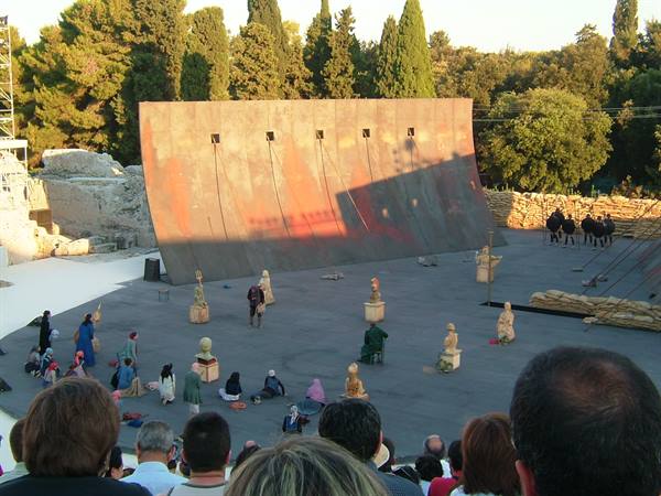 Rappresentazione della tragedia "Sette contro Tebe" nel teatro greco