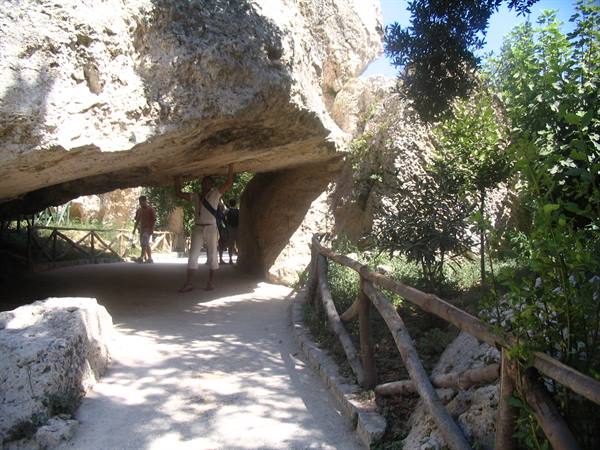 29 agosto 2005: foto di mio fratellino a spasso per Siracusa