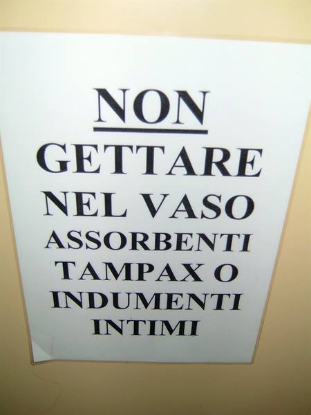 Strani cartelli sul traghetto!!!!!