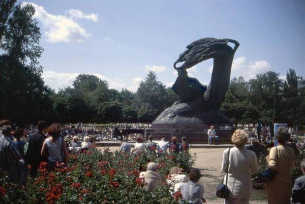 STATUA DI CHOPIN