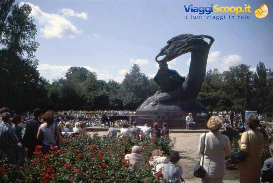 STATUA DI CHOPIN