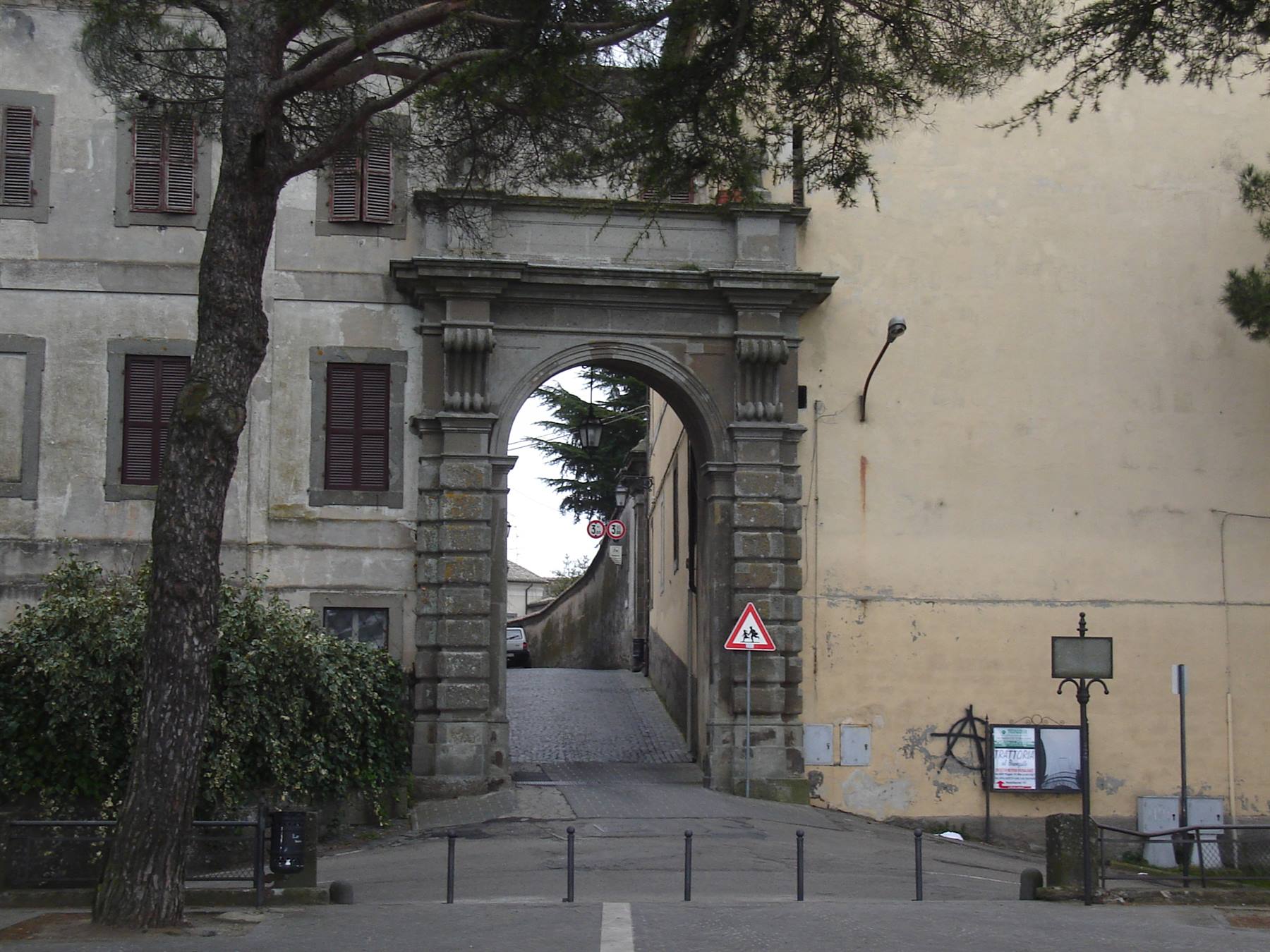 Porta di accessi al centro storico Montefiascone