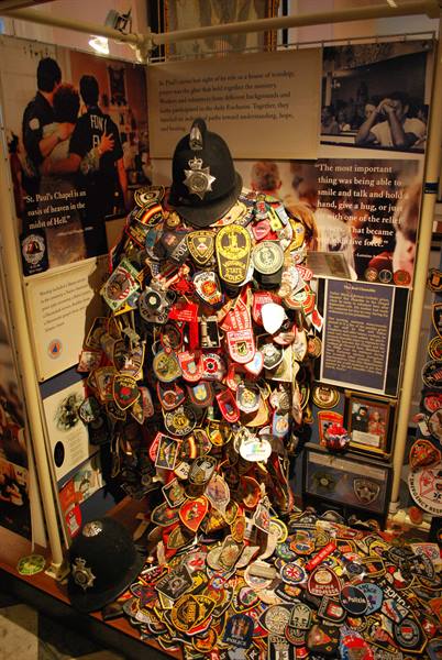Commovente monumento ai caduti dell'attentato dell'11 settembre all'interno della St Paul's Chapel