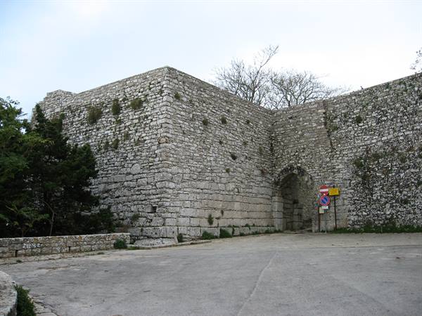 Erice : Porta Spada e le mura "ciclopiche "