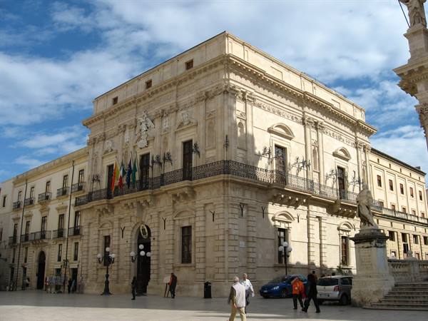Siracusa . il palazzo del comune