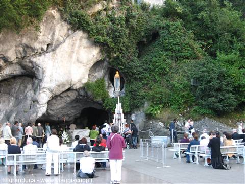 la grotta di Massabielle