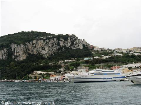 Isola di Capri : marina grande