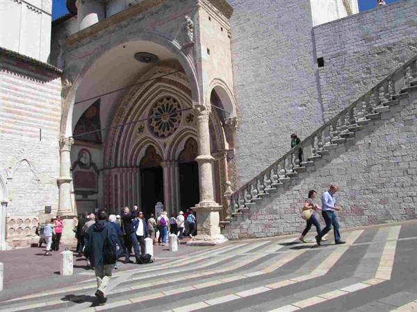 Portale gotico basilica inferiore Assisi