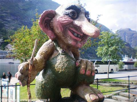 monumento a troll