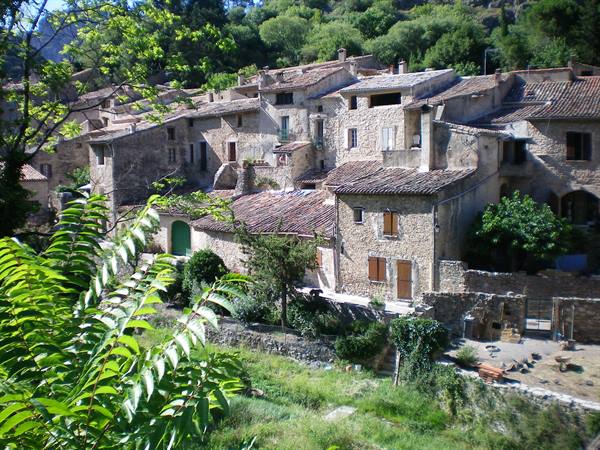 saint guilhem le desert