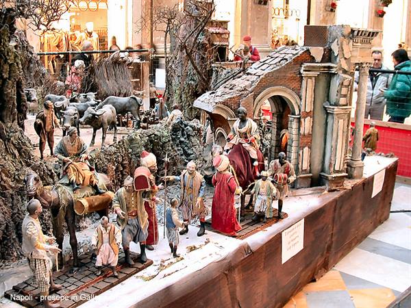 Napoli - Galleria Umberto - Presepe