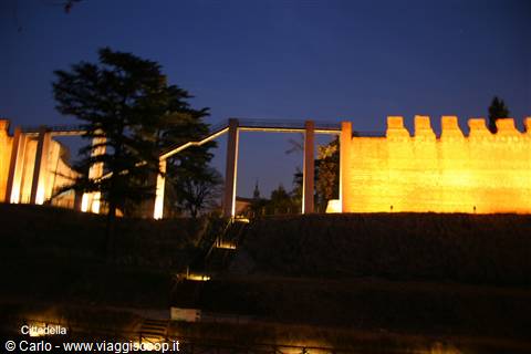 Cittadella di notte