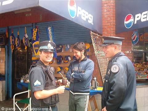 Tomando mate a la Boca
