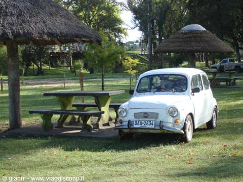La "vecchia" Fiat 600, anch'essa presente alla Patria Gaucha.