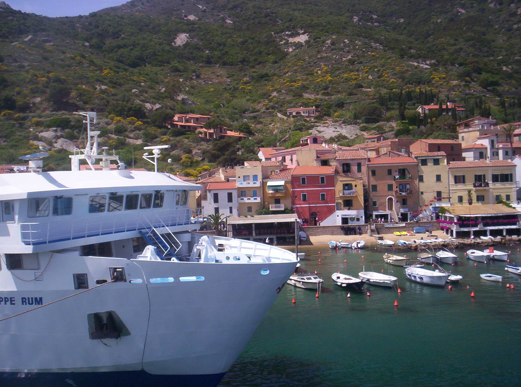 Giglio Porto, l'arrivo