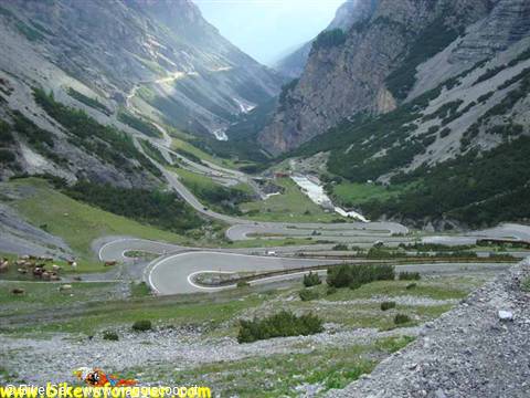 Lo Stelvio, la discesa verso Bormio