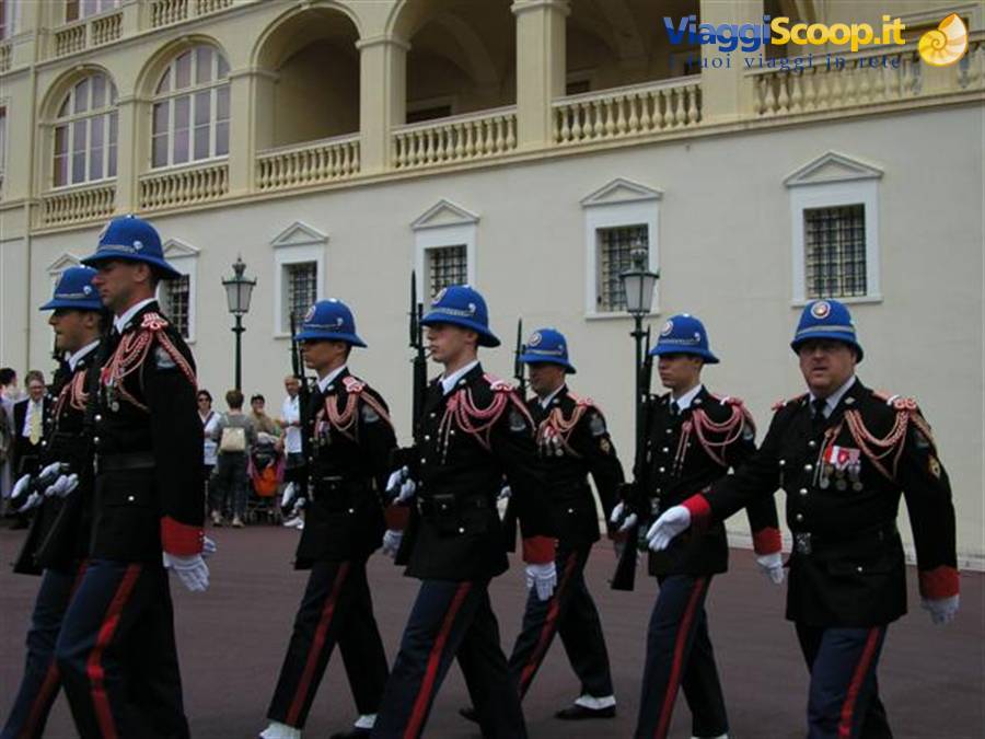 Ore 12: Cambio della Guardia