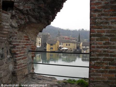 una finestra da cartolina