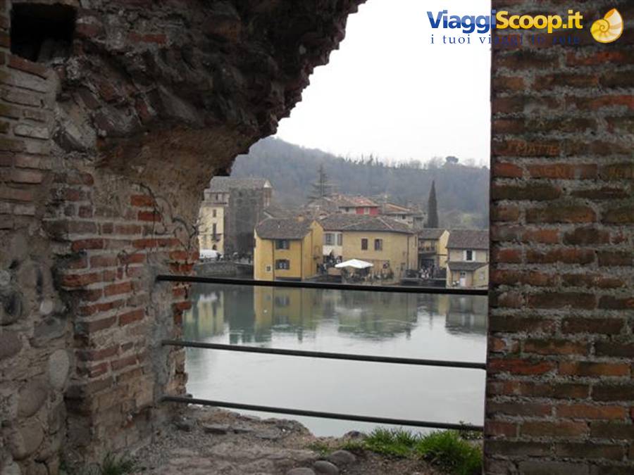 una finestra da cartolina