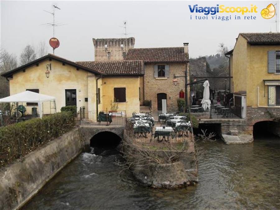 ristorante a pelo d'acqua