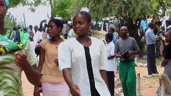 Watamu: Uscita dalla messa nella chiesa cattolica