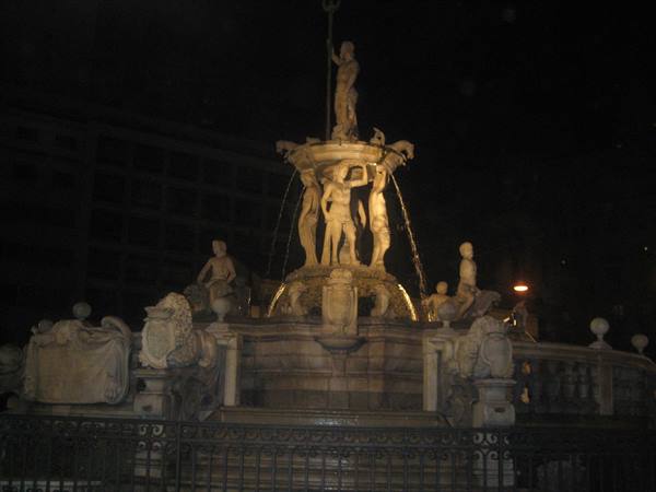 La Fontana del Nettuno (sec. XVI), via Medina