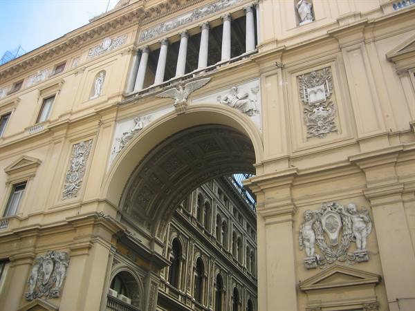 Galleria Umberto I, l'esterno