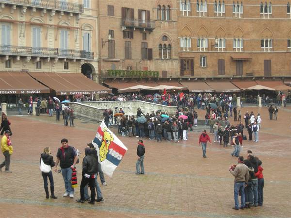 Siena si colora di ROSSOBLU!