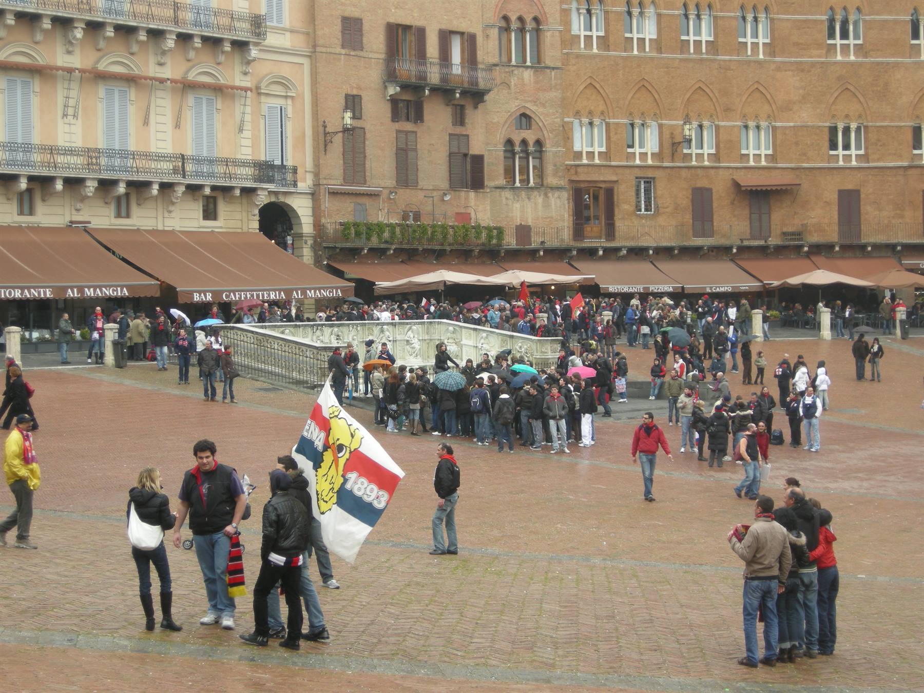 Siena si colora di ROSSOBLU!