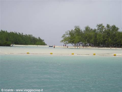 Ile aux Cerfs con le nuvole...