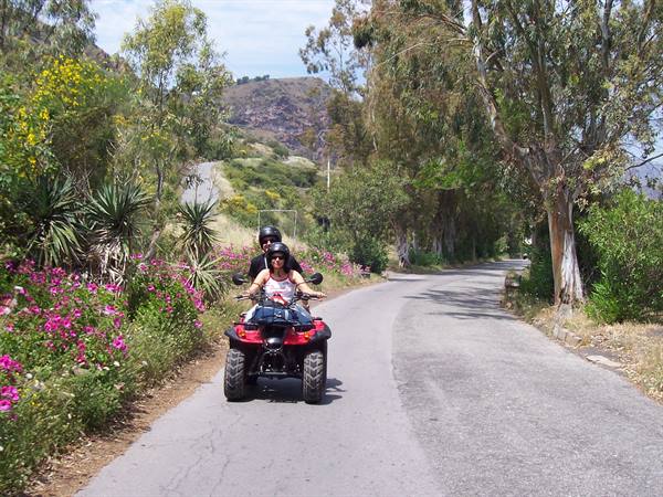 Vulcano, giro in quad per l'isola
