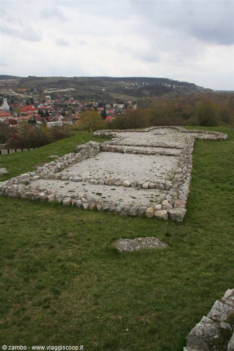 Le rovine dell'antica chiesa