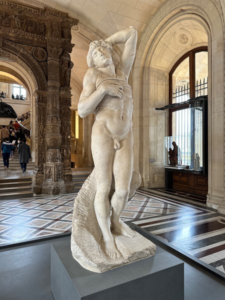Smerigliato lo Schiavo morente di Michelangelo al Louvre, meraviglia pura.