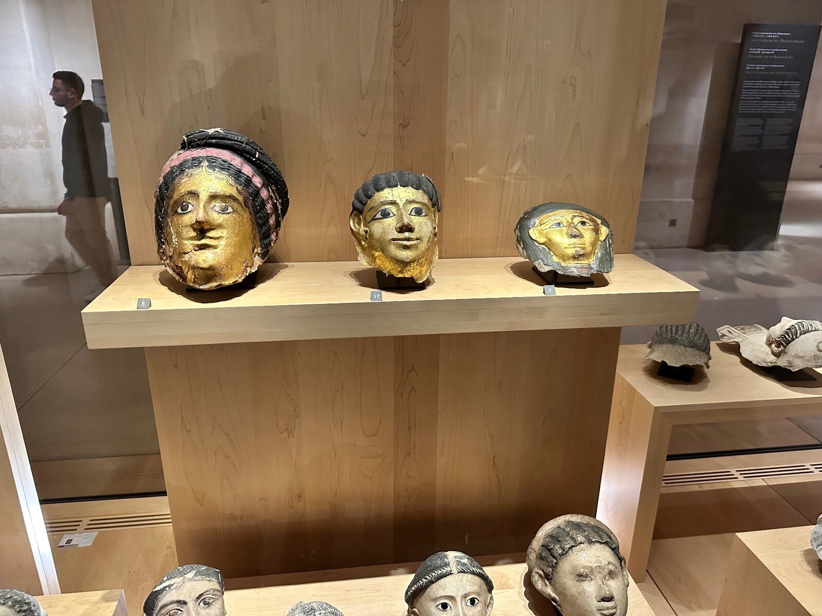 Sguardi d'oro dall'Egitto antico: un pomeriggio incantato al museo.