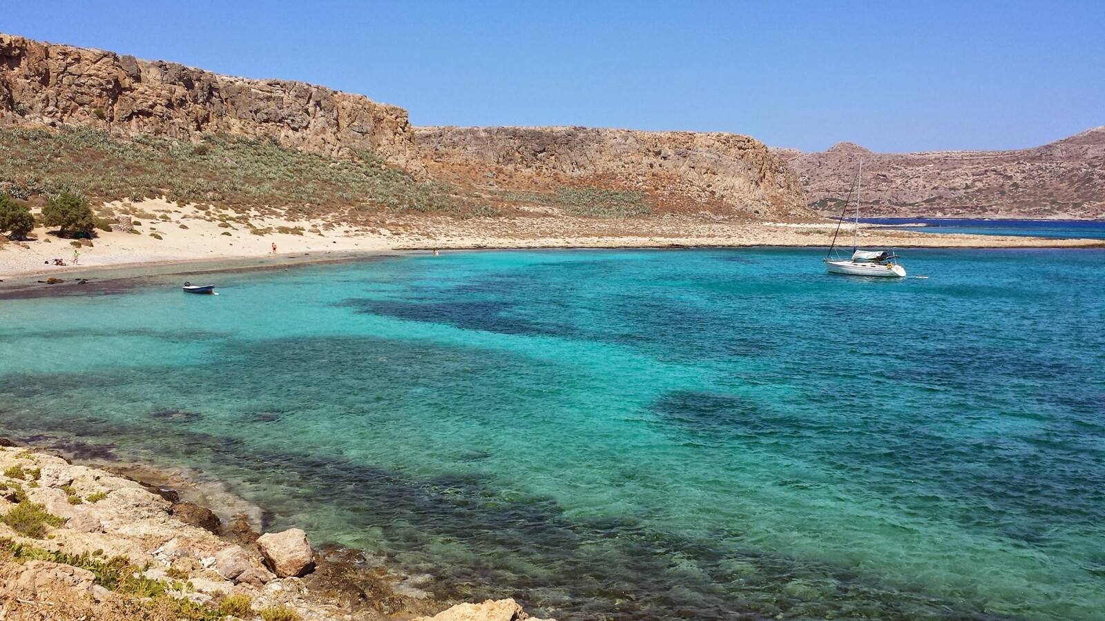 Acque turchesi e caletta nascosta: paradiso greco, probabilmente a Balos, Creta.