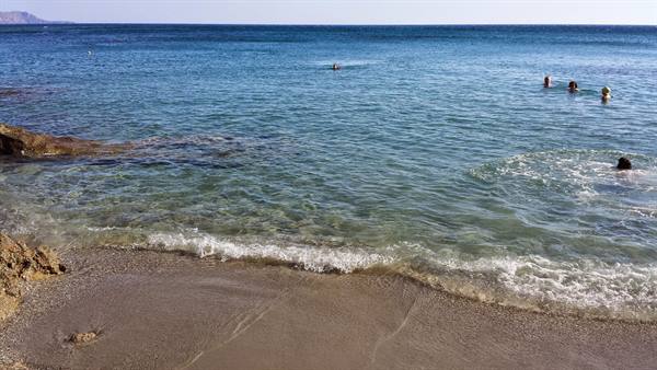 Un tuffo nelle acque cristalline, puro relax mediterraneo.