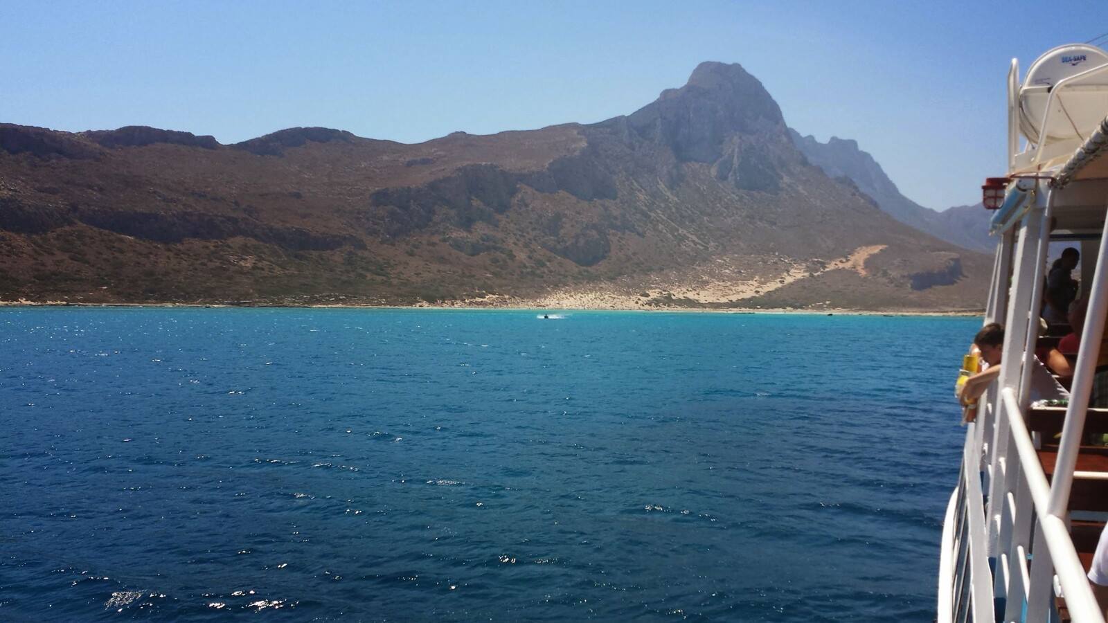 In barca verso la laguna turchese di Balos, Creta.