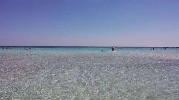 Acque cristalline e infinite: un tuffo nella meraviglia di questa giornata.