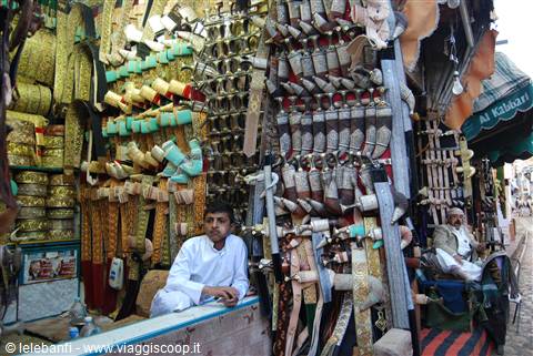 San'a - Suq - Venditore di Jambiya